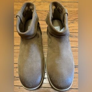 Ugg Women’s Josefene Cuff Boot Size 8.5 Chestnut